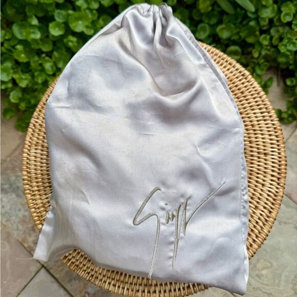 Giuseppe Zanotti platform heels gorgeous and a statement piece. - Picture 8 of 10